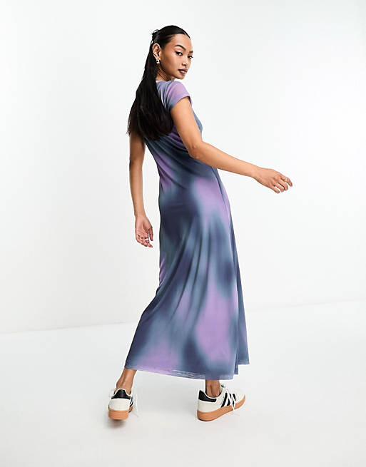 

Синее сетчатое платье-футболка миди с размытым принтом ASOS DESIGN, Синий