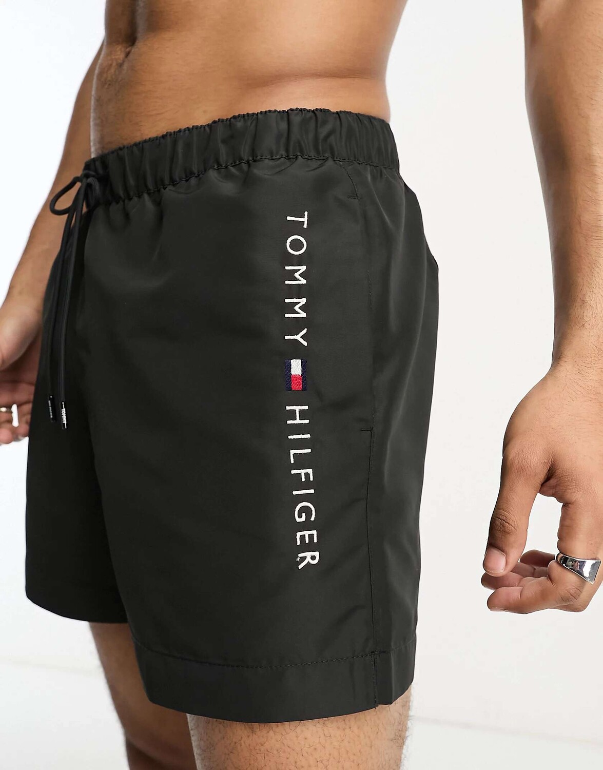

Черные шорты для плавания Tommy Hilfiger Original средней длины на кулиске