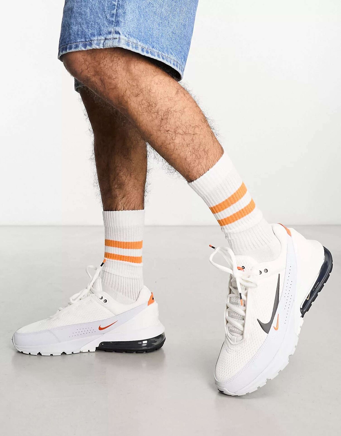 

Кроссовки Nike Air Max Pulse белого, черного и оранжевого цвета, Черный