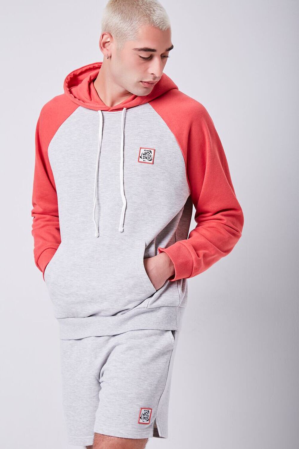 

Шорты Hazy Daze с вышивкой Forever 21, серый