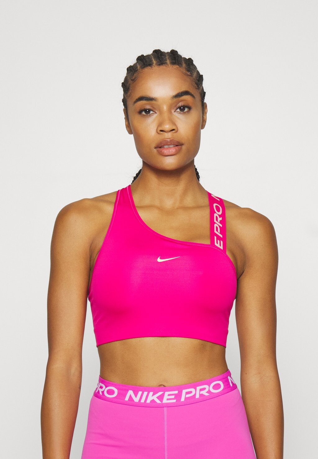 

Спортивный бюстгальтер средней поддержки Nike, Fireberry