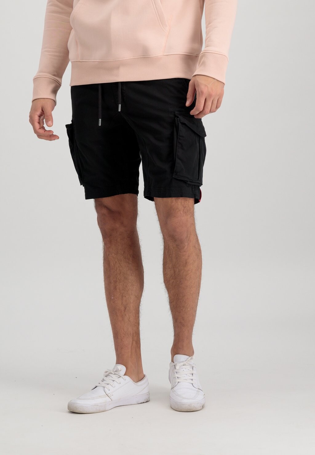 

Шорты Alpha Industries, черный