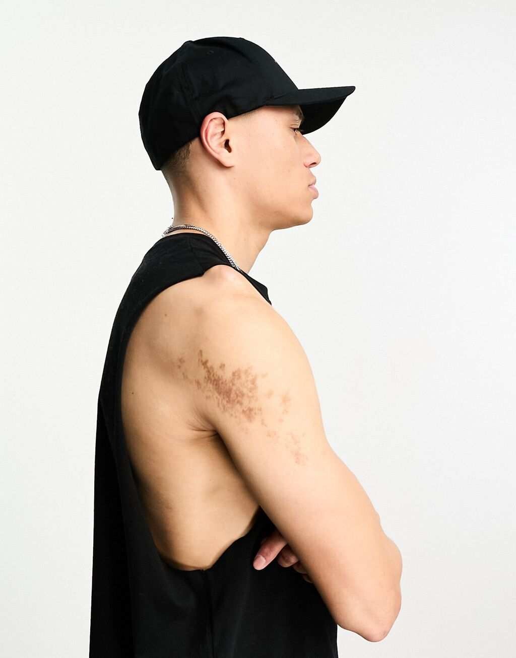 

Черная бейсболка с логотипом Volcom
