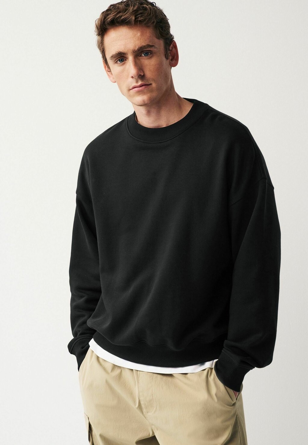 

Толстовка OVERSIZED Next, черный