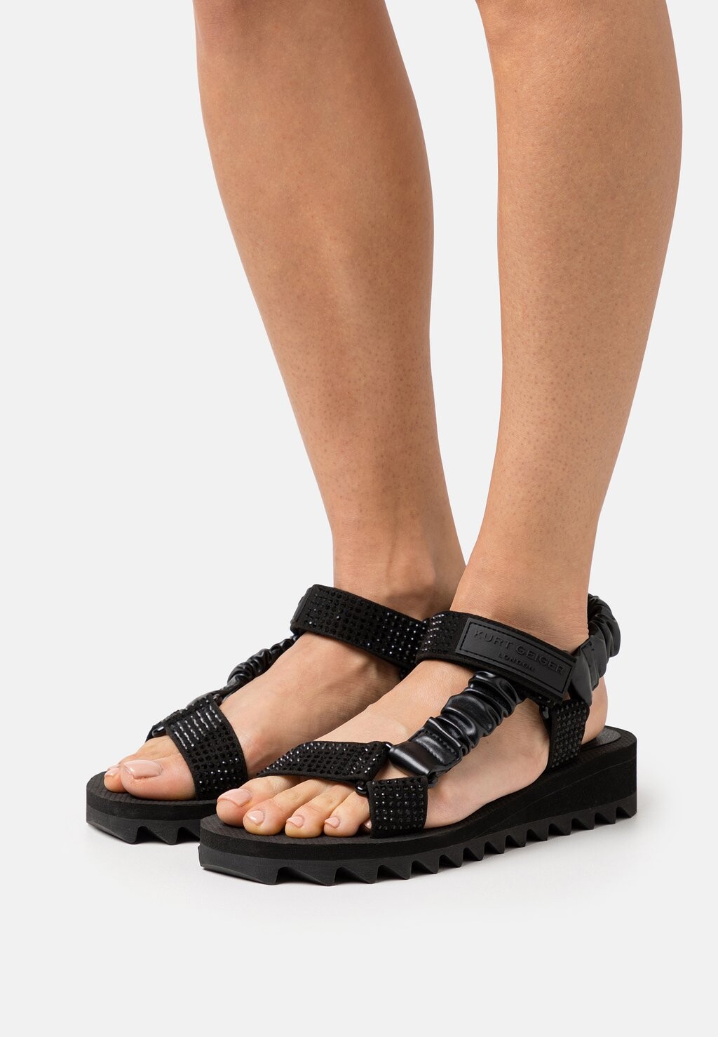 

Босоножки на танкетке Kurt Geiger London, черный