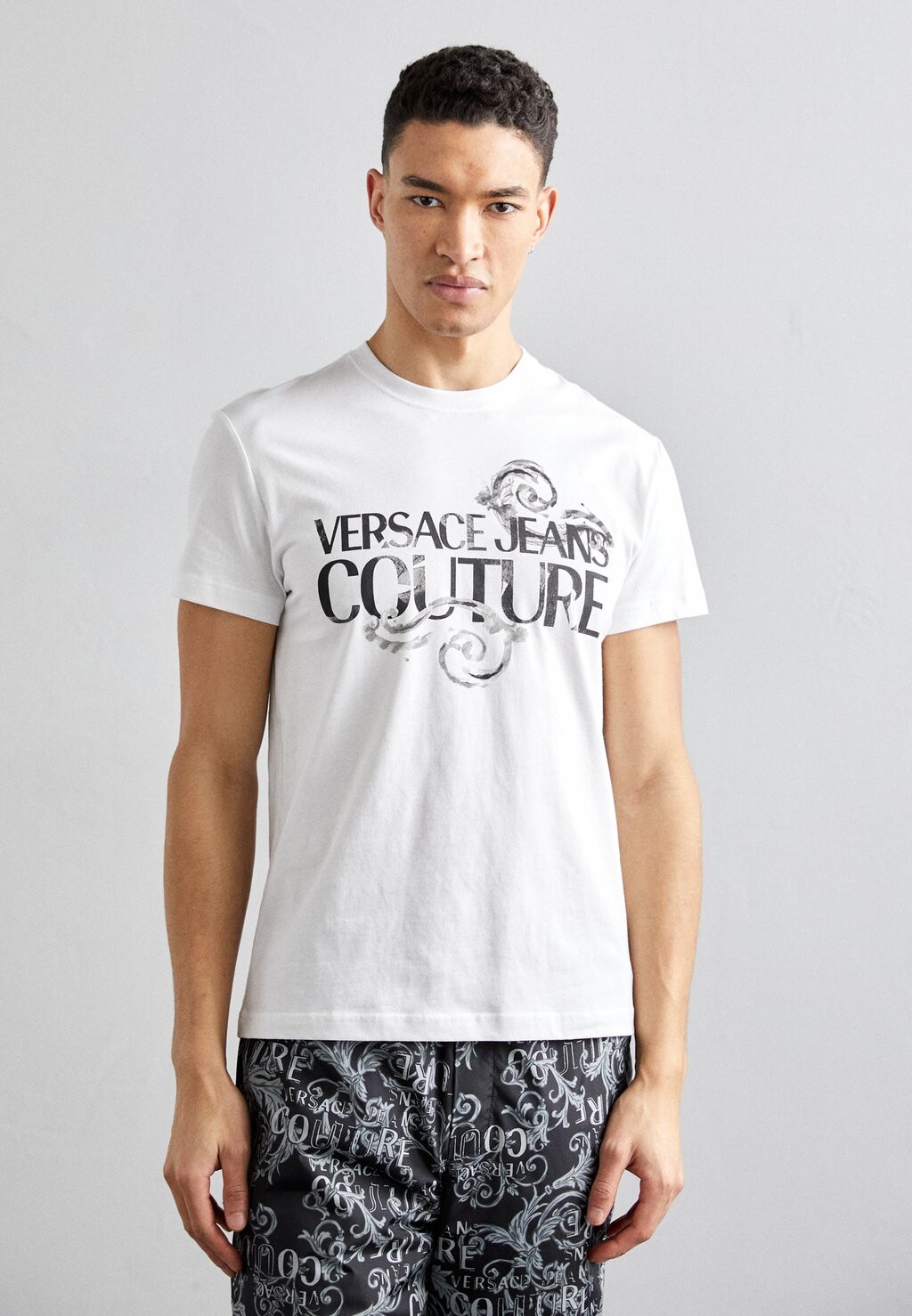 

Футболка с принтом Watercolor Logo Versace Jeans Couture, белый