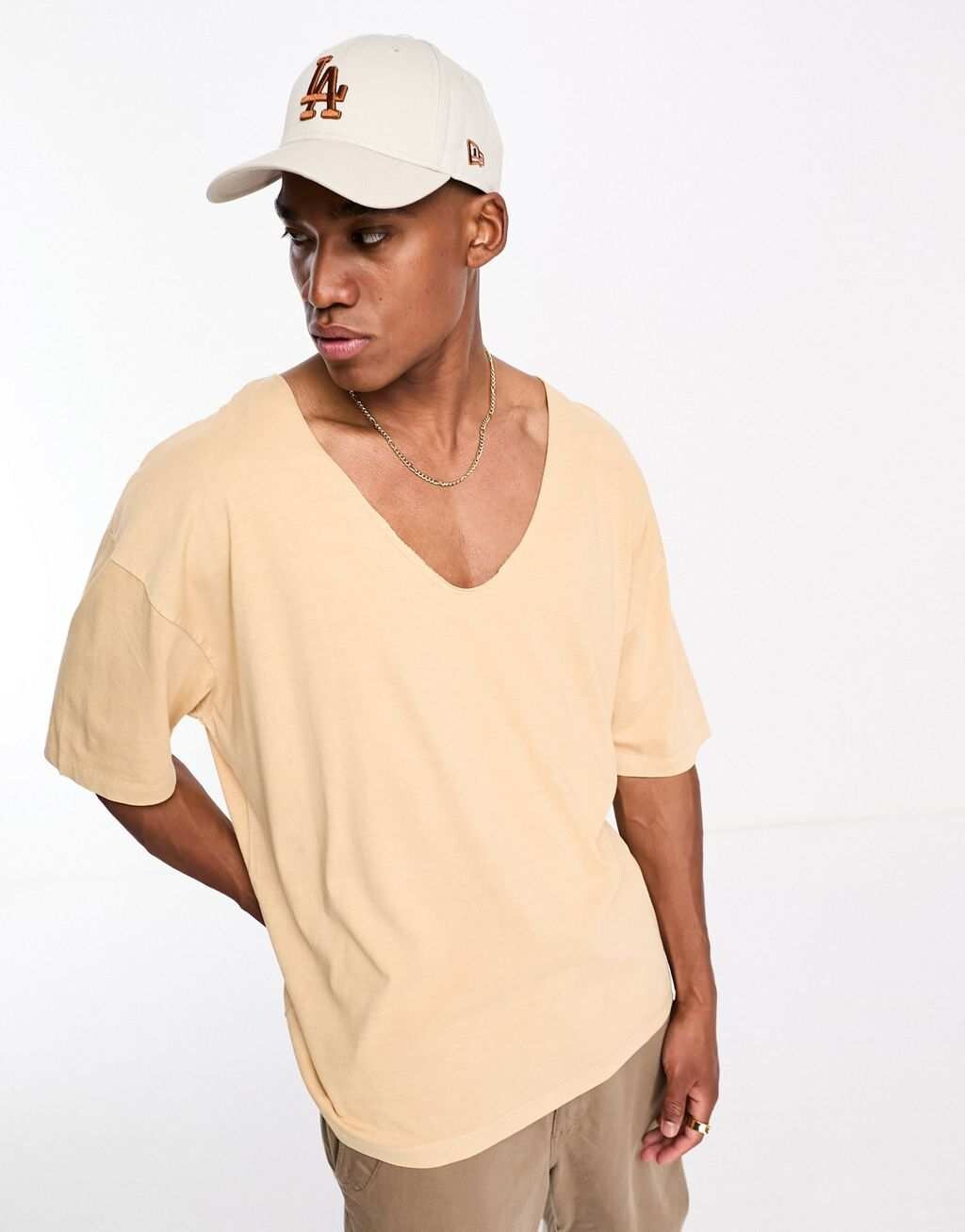 

Желтая футболка оверсайз с глубоким V-образным вырезом ASOS DESIGN, Желтый