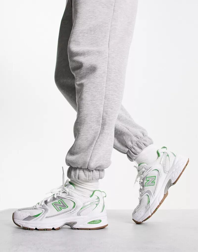 

Бело-зеленые кроссовки New Balance 530, эксклюзивно для ASOS