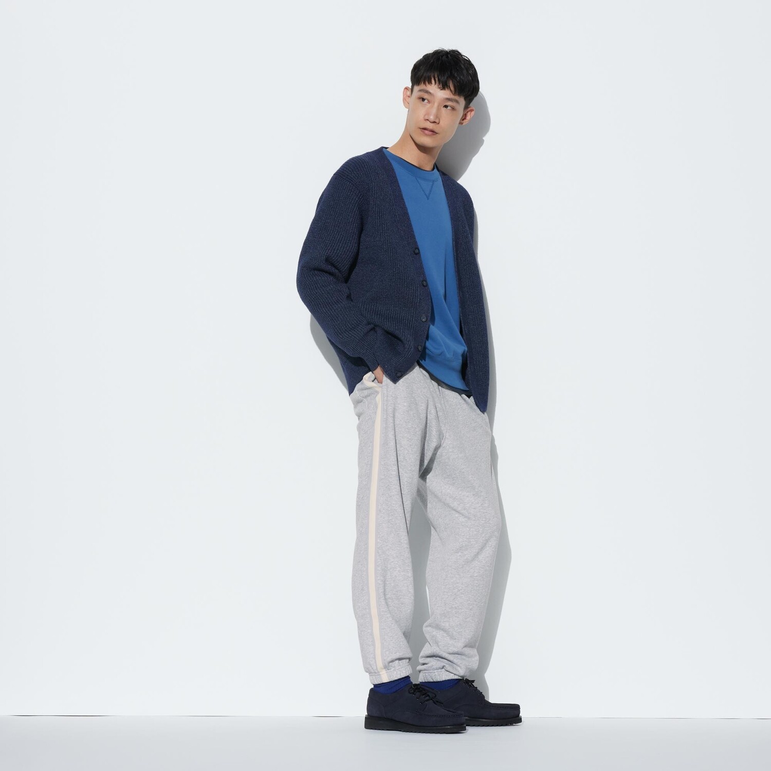 

Спортивные штаны (боковая линия/стандартная длина 65-71см) UNIQLO, серый