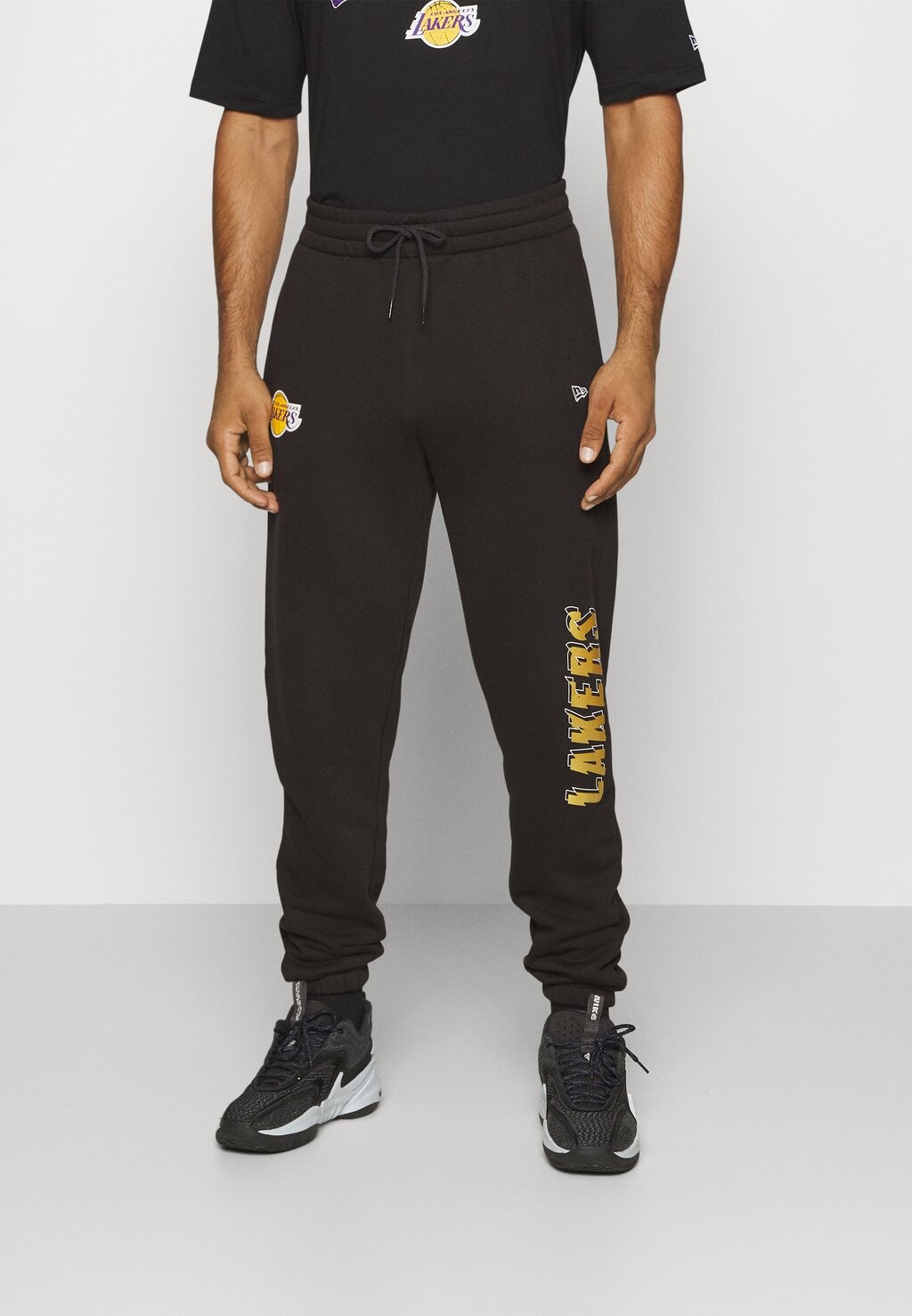 

Команда Nba Los Angeles Lakers Team Script Jogger New Era, цвет black/gold-coloured