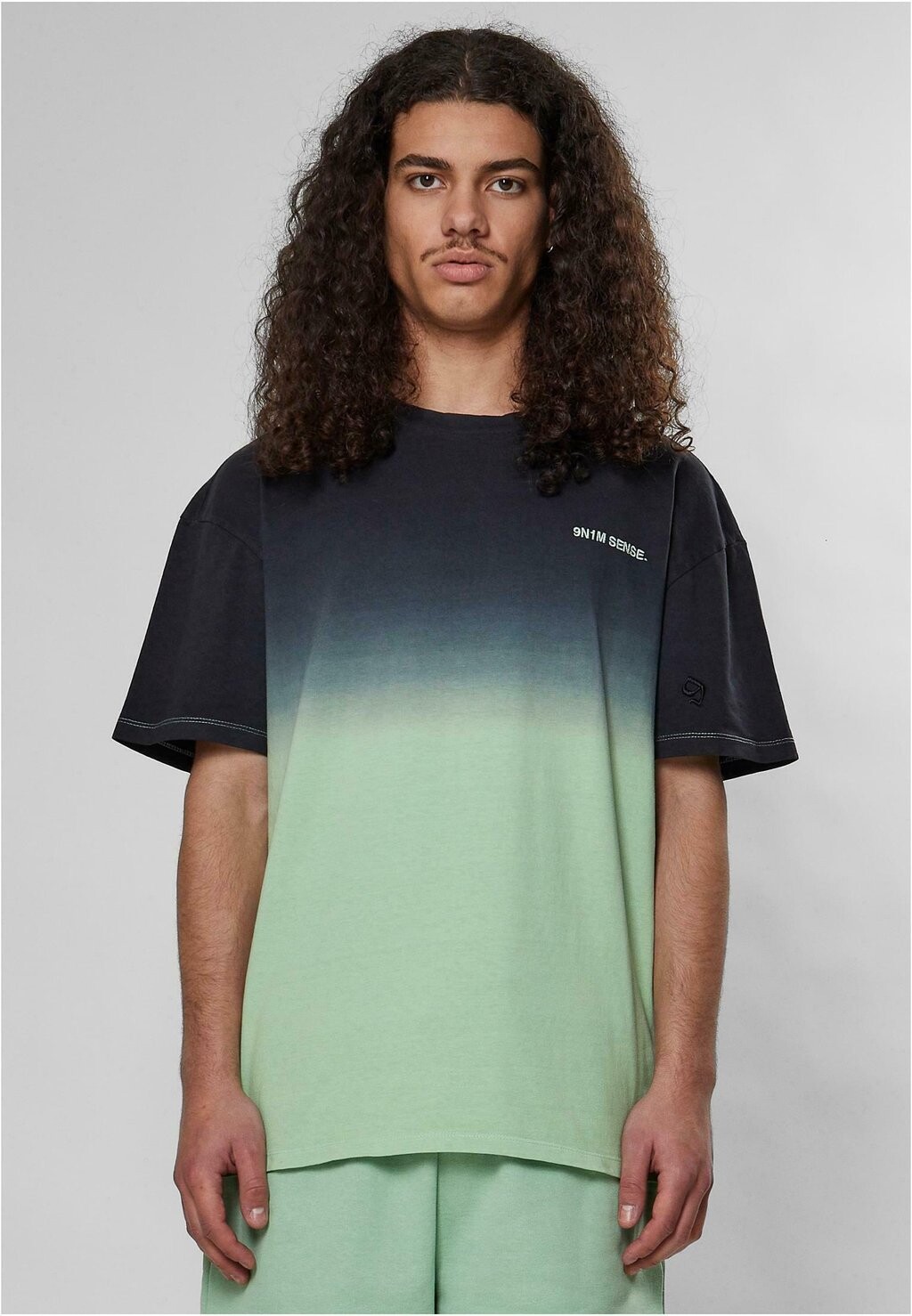

Футболка с принтом ESSETIAL FADE TEE 9N1M SENSE, черный