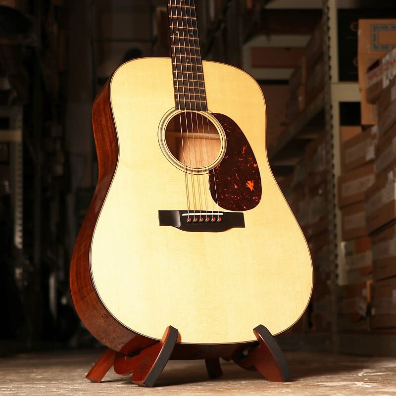 

Акустическая гитара Martin D-18 Modern Deluxe Dreadnought Acoustic Guitar Natural