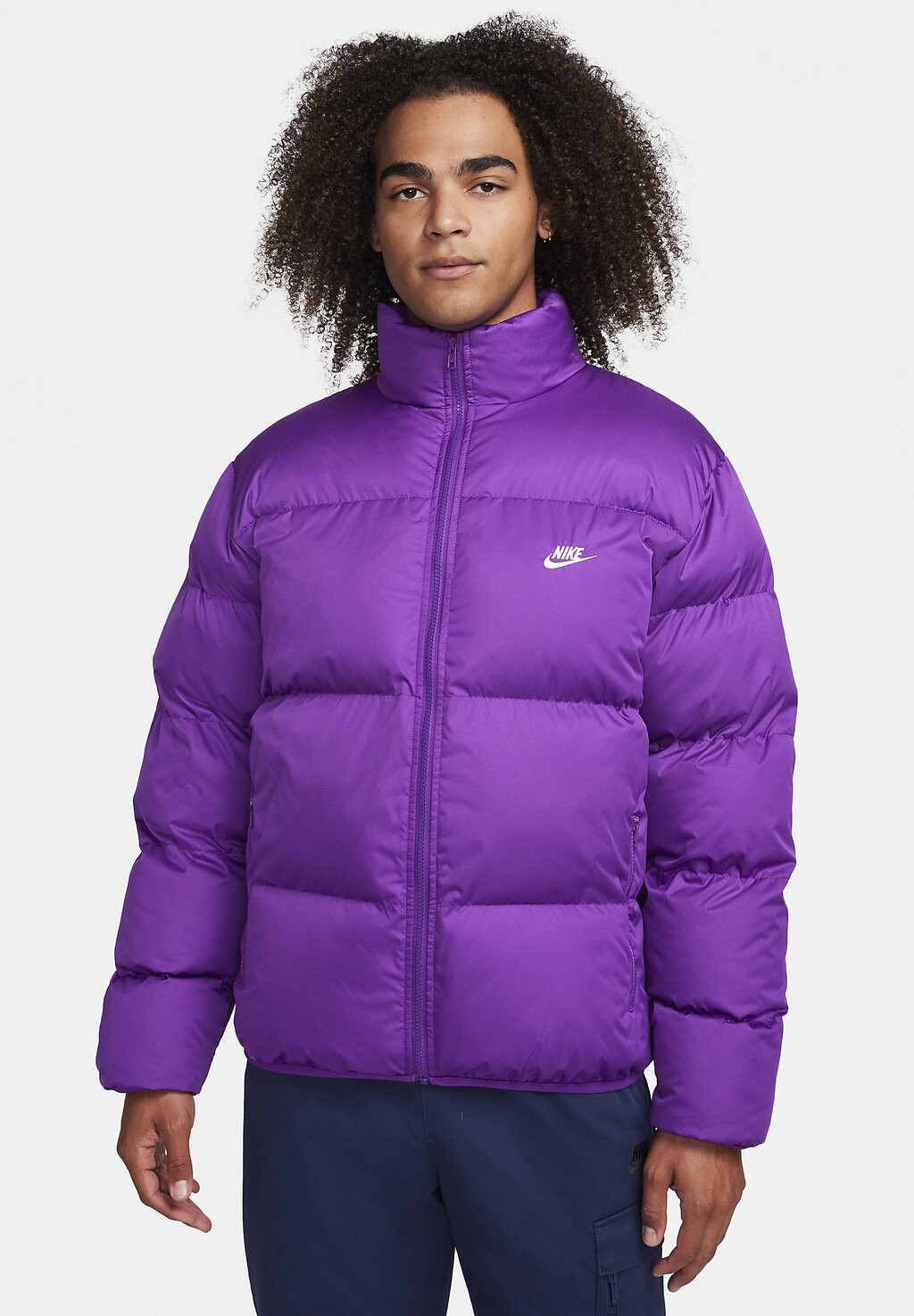 

Куртка зимняя CLUB Nike, диско фиолетовый белый