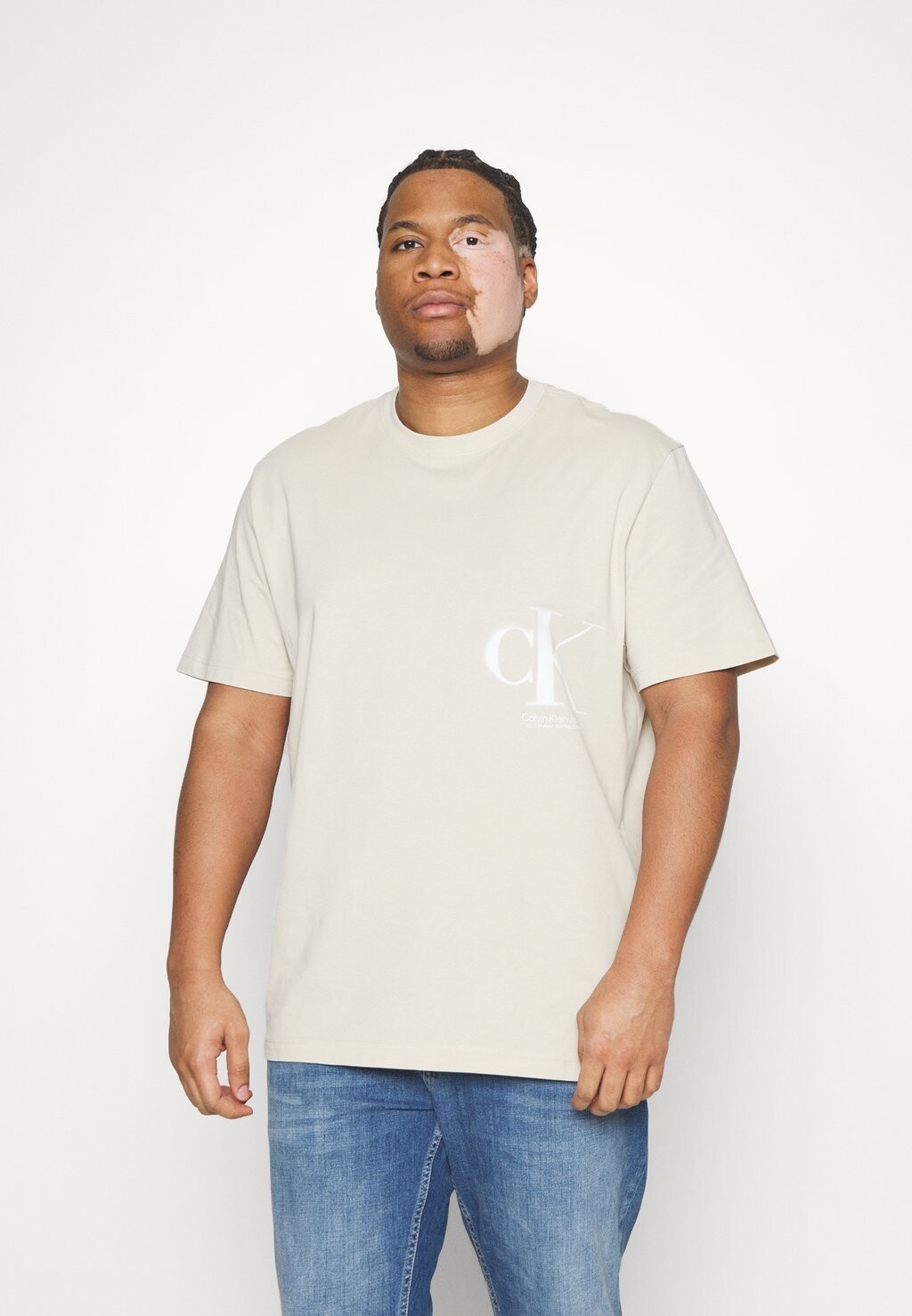 

Футболка с принтом Calvin Klein, бежевый