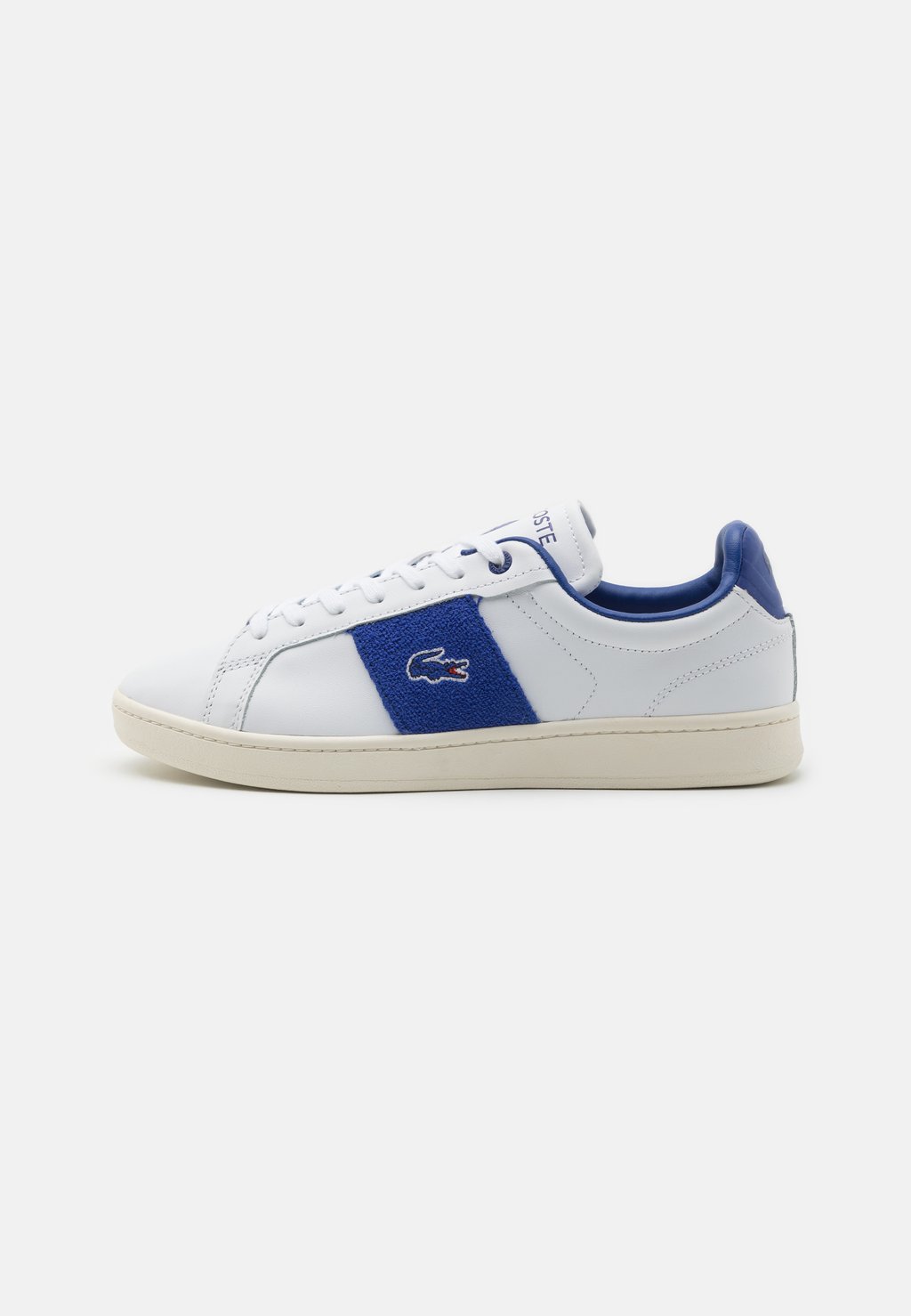 Низкие кроссовки Carnaby Pro Lacoste, цвет white/blue низкие кроссовки carnaby pro lacoste цвет off white