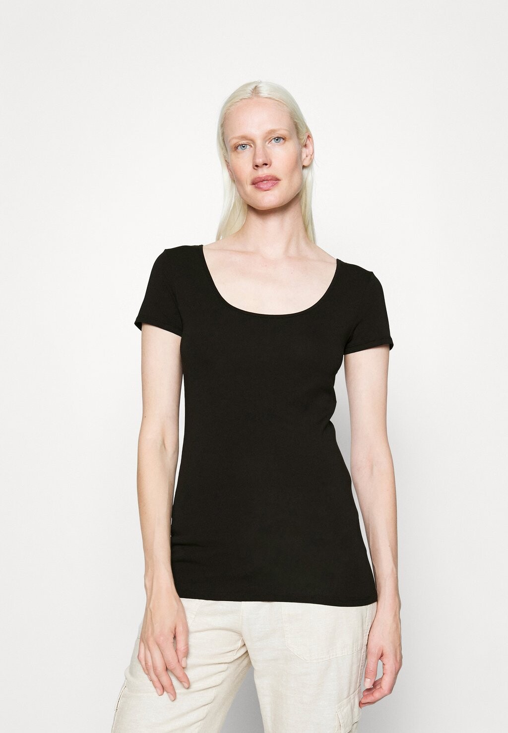 

Базовая футболка Vero Moda, черный