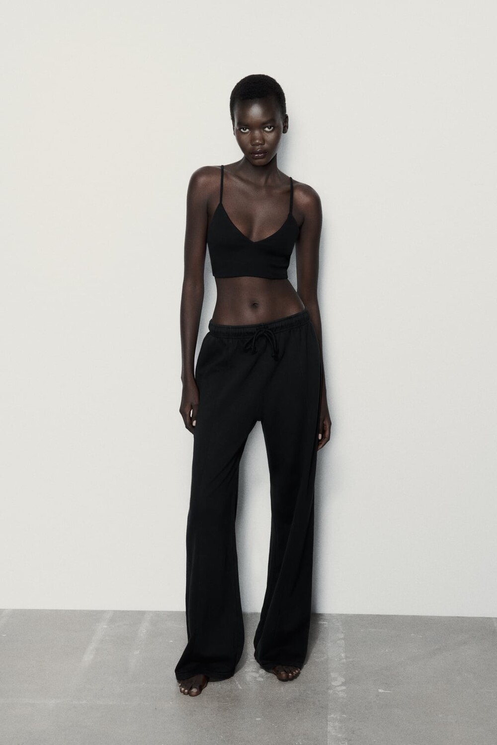 

Брюки для джоггинга прямого кроя ZARA, черный
