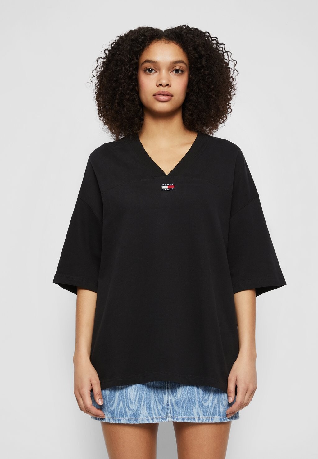 

Базовая футболка Tommy Jeans, черный