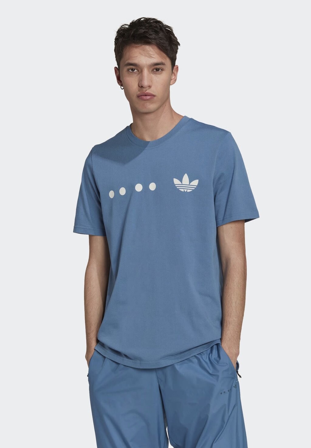 

Футболка с принтом adidas Originals, синий