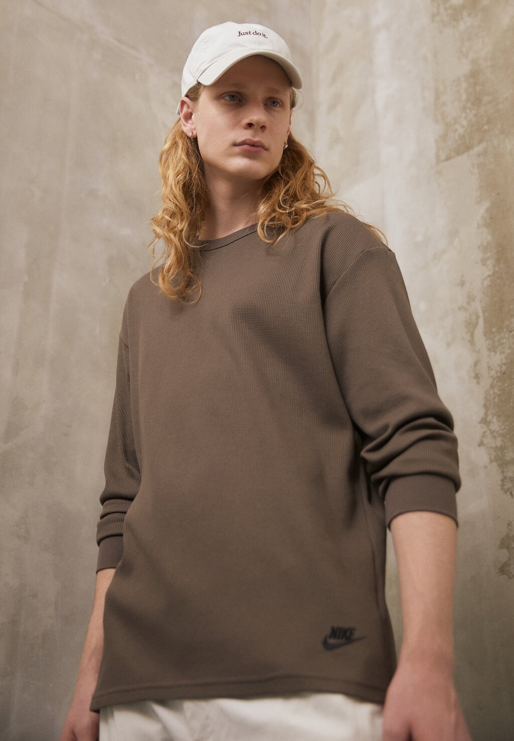 

Топ с длинными рукавами Nike Sportswear, серый