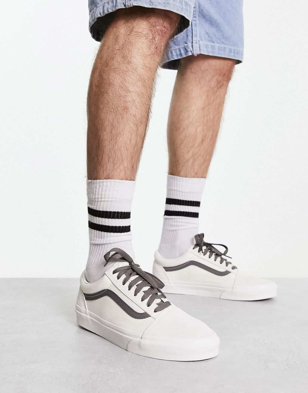

Белые кроссовки Vans Old Skool с серой полоской по бокам