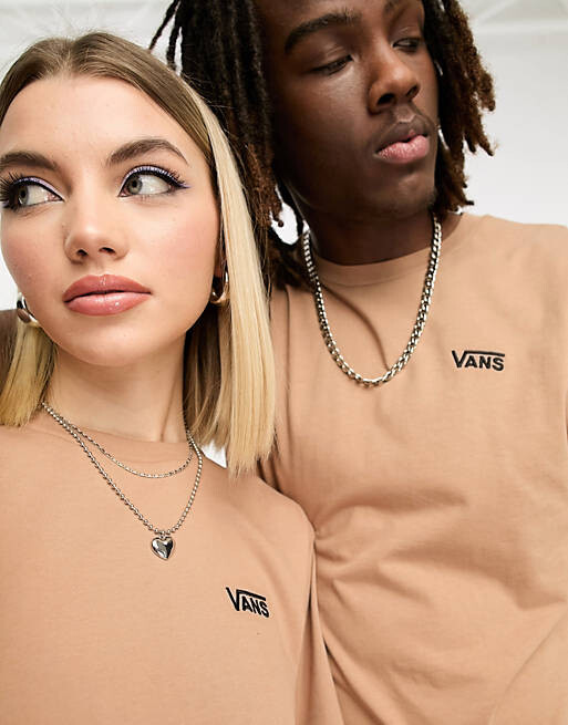 

Бежевая футболка с логотипом на левой груди Vans