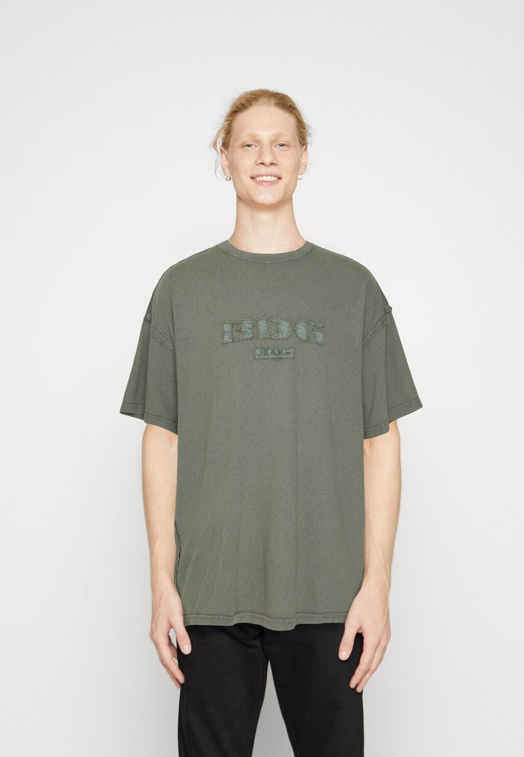 

Футболка с принтом ФУТБОЛКА APPLIQUE LOGO BDG Urban Outfitters, шалфей