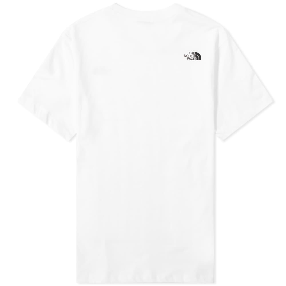 

Простая футболка The North Face с куполом, белый