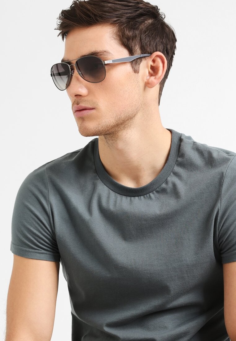 

Солнцезащитные очки Ray-Ban