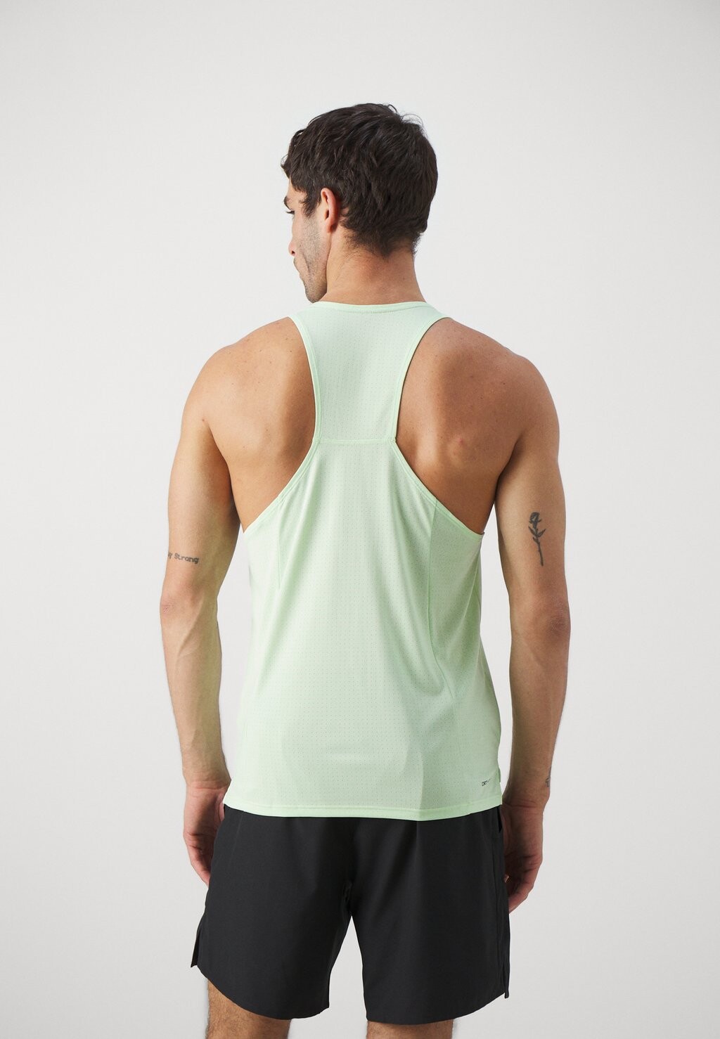 

Топ Nike, паровой зеленый/серебристый Fast Singlet