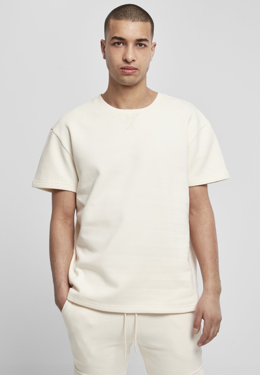

Базовая футболка OVERSIZED Urban Classics, белоснежный песочный, Бежевый
