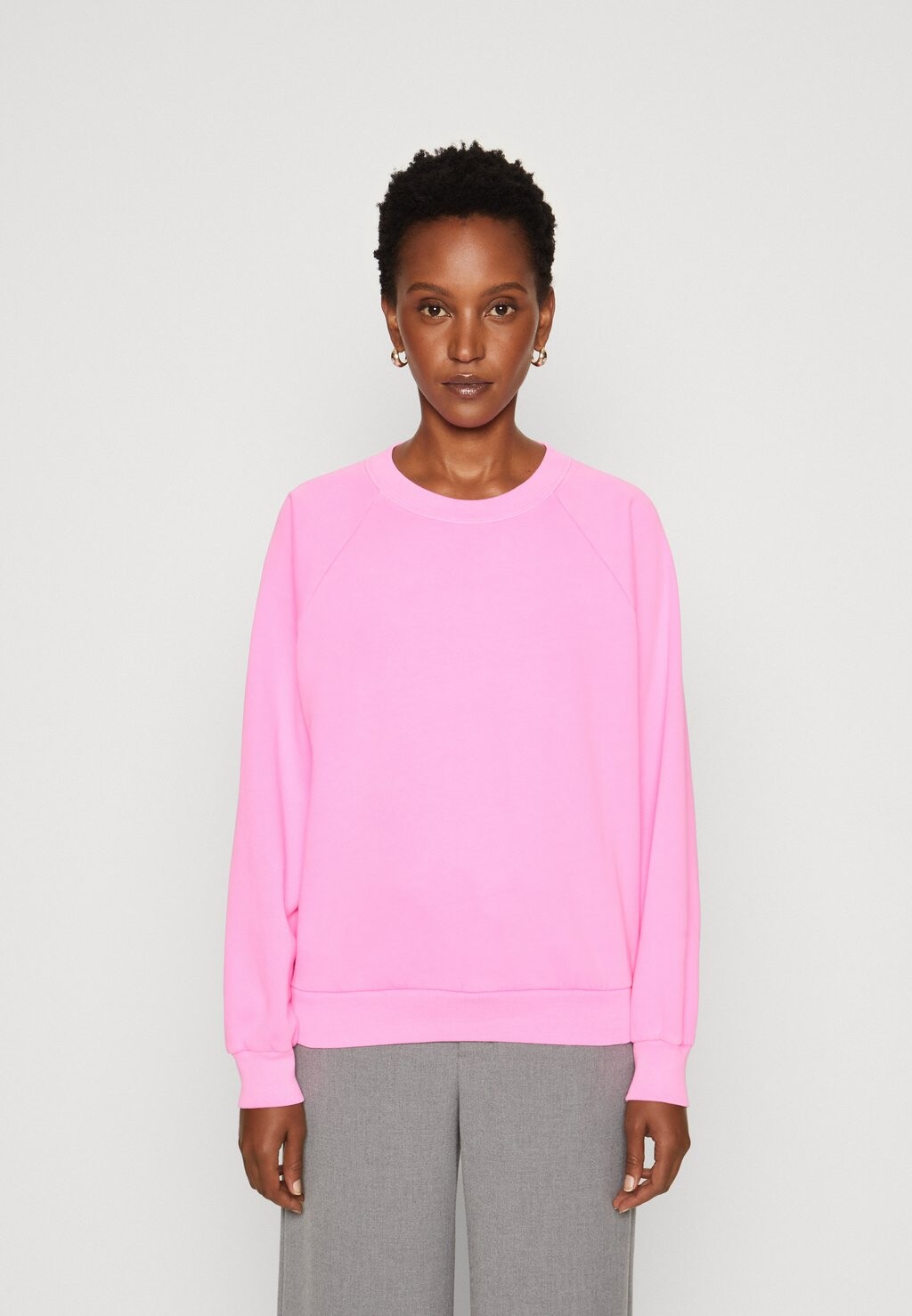

Толстовка GAP НОВЫЙ РЕГЛАН CREW, цвет standout pink