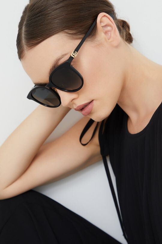 

Солнцезащитные очки Gucci, черный