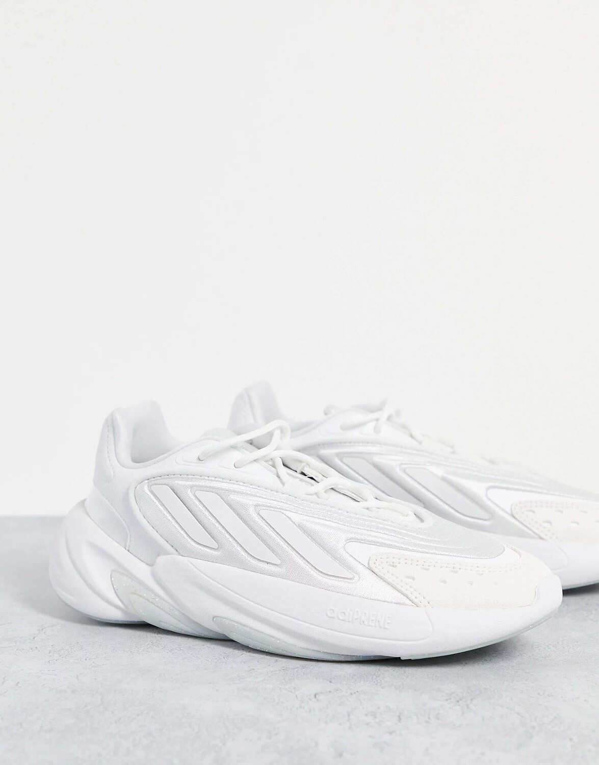 

Тройно-белые кроссовки adidas Originals Ozelia, Белый