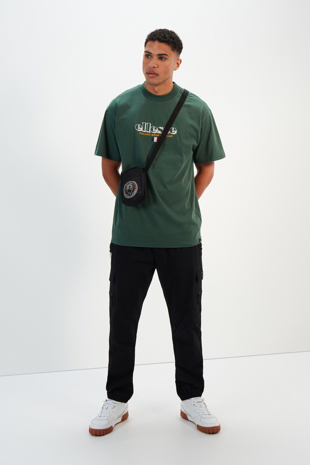 

Футболка,Мужчины,Черный Ellesse, зеленый