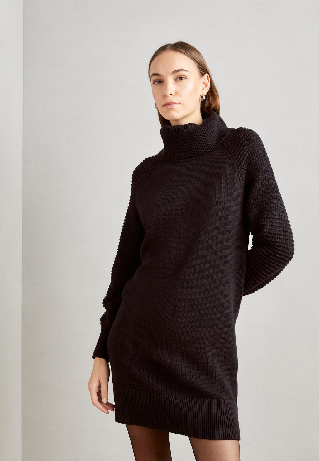 

Платье Esprit, цвет black