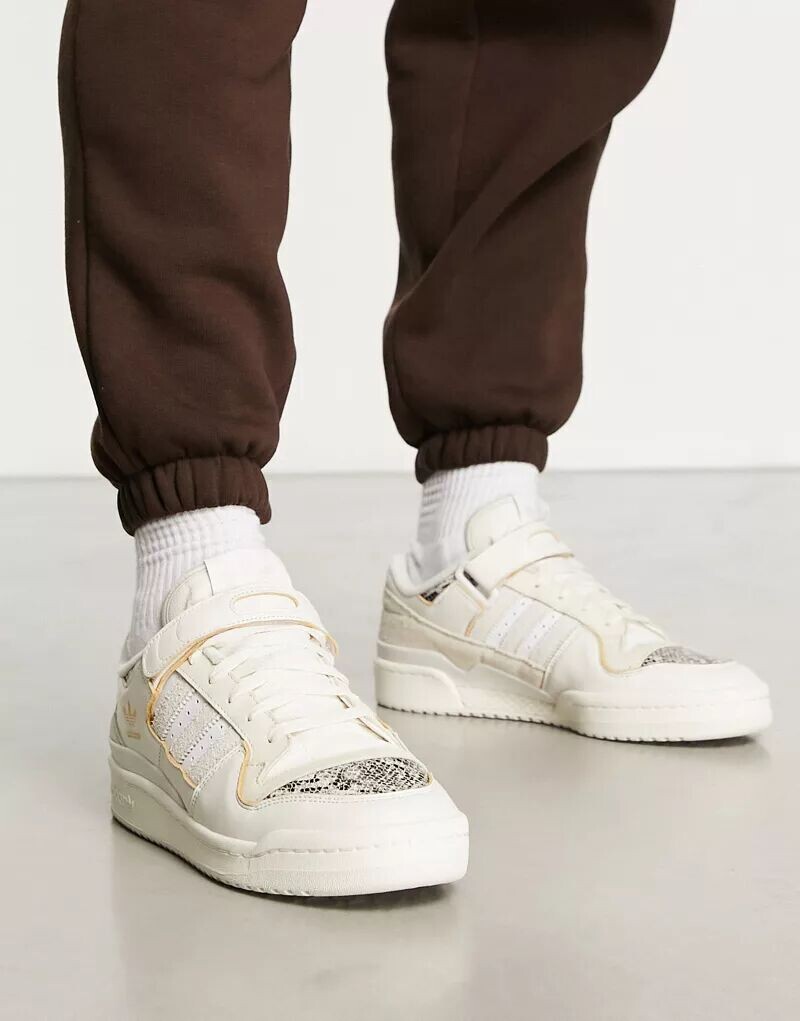 

Белые низкие кроссовки adidas Originals Forum 84 со змеиным принтом