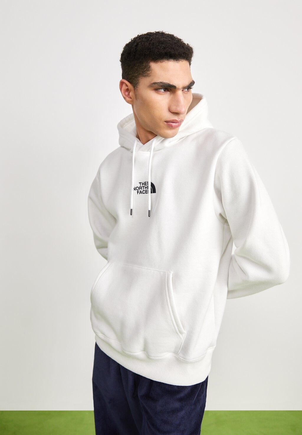 

Толстовка HEAVYWEIGHT HOODIE The North Face, белый/черный