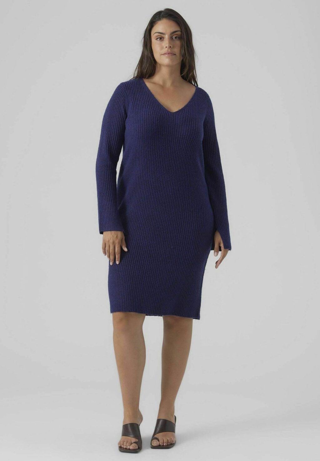 

Платье Vero Moda Curve VMCBRITANY SLIT V-NK KNEE GA BOO, цвет astral aura