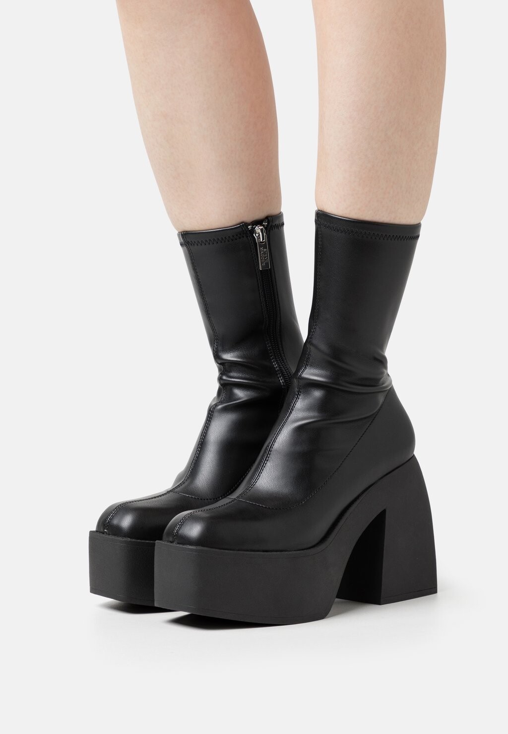 

Ботинки на платформе Steve Madden, черный