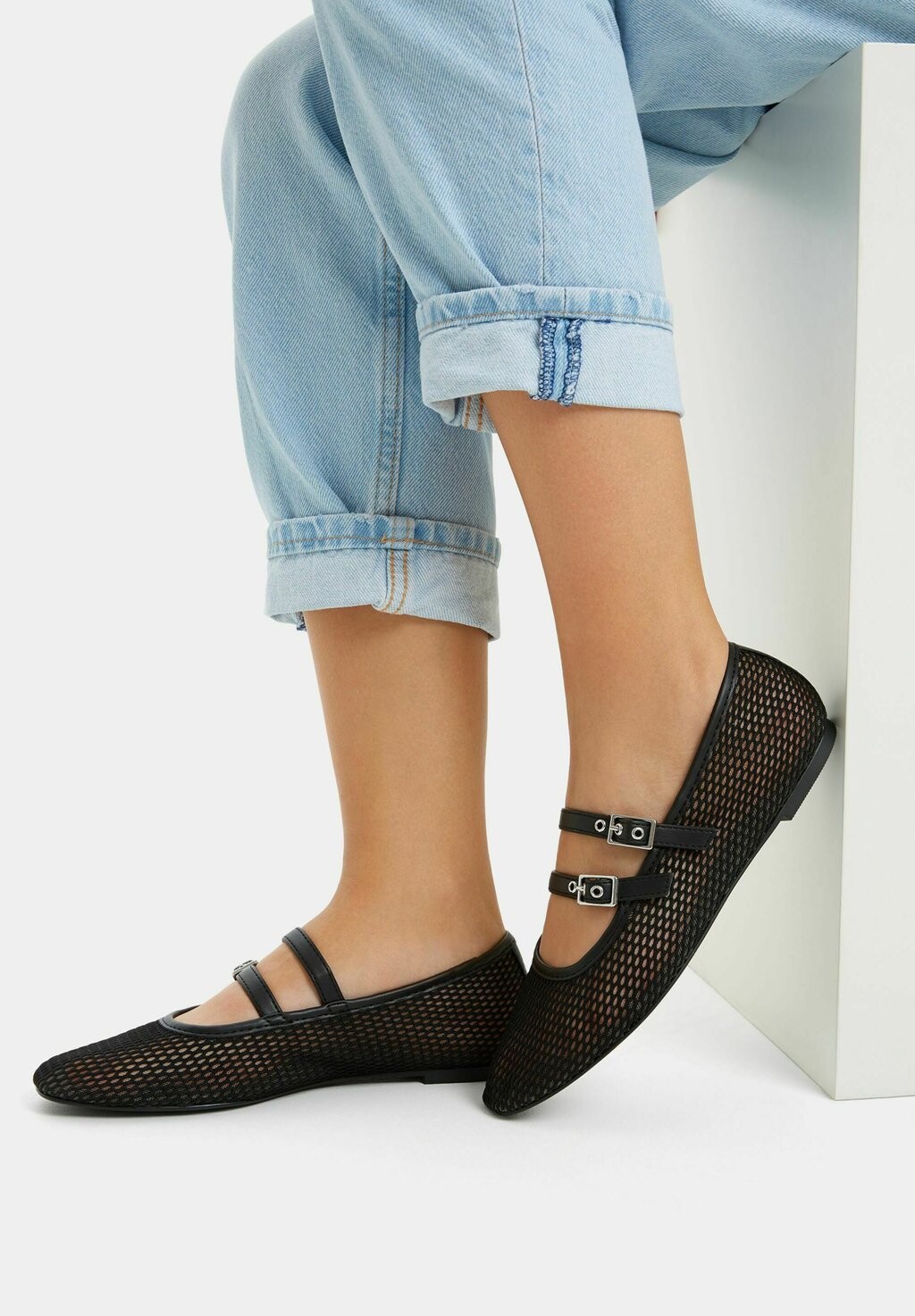 

Балетки с ремешками WITH BUCKLES FLATS Bershka, цвет black
