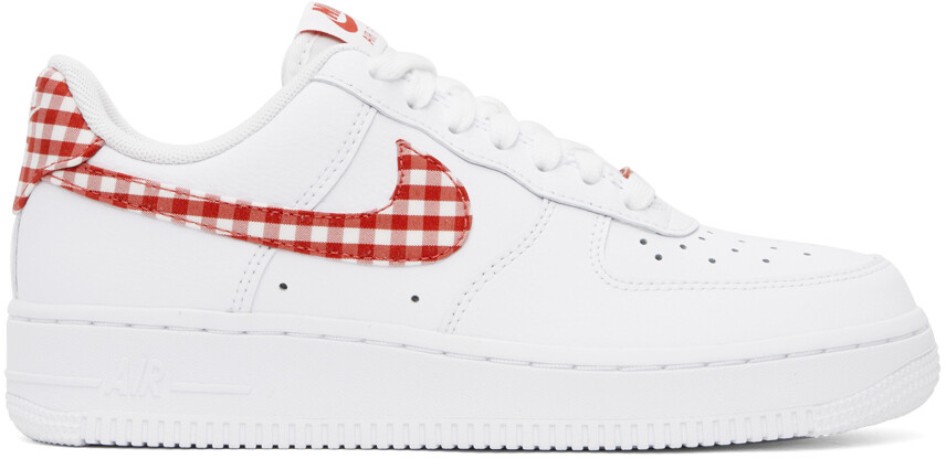 

Белые кроссовки Nike Air Force 1 07 ESS