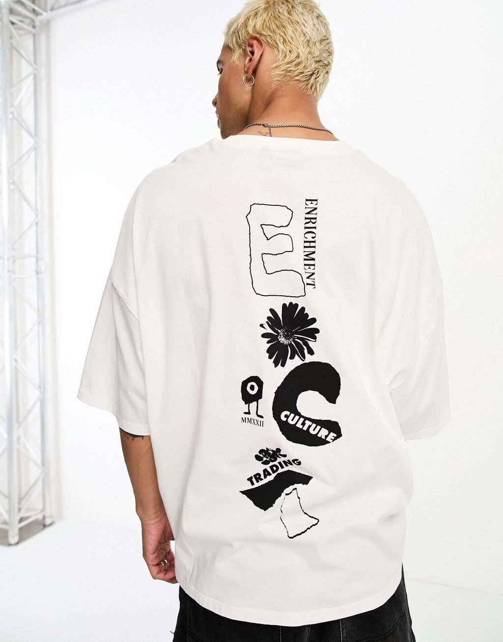 

Белая футболка оверсайз с принтом на спине ASOS DESIGN, Белый