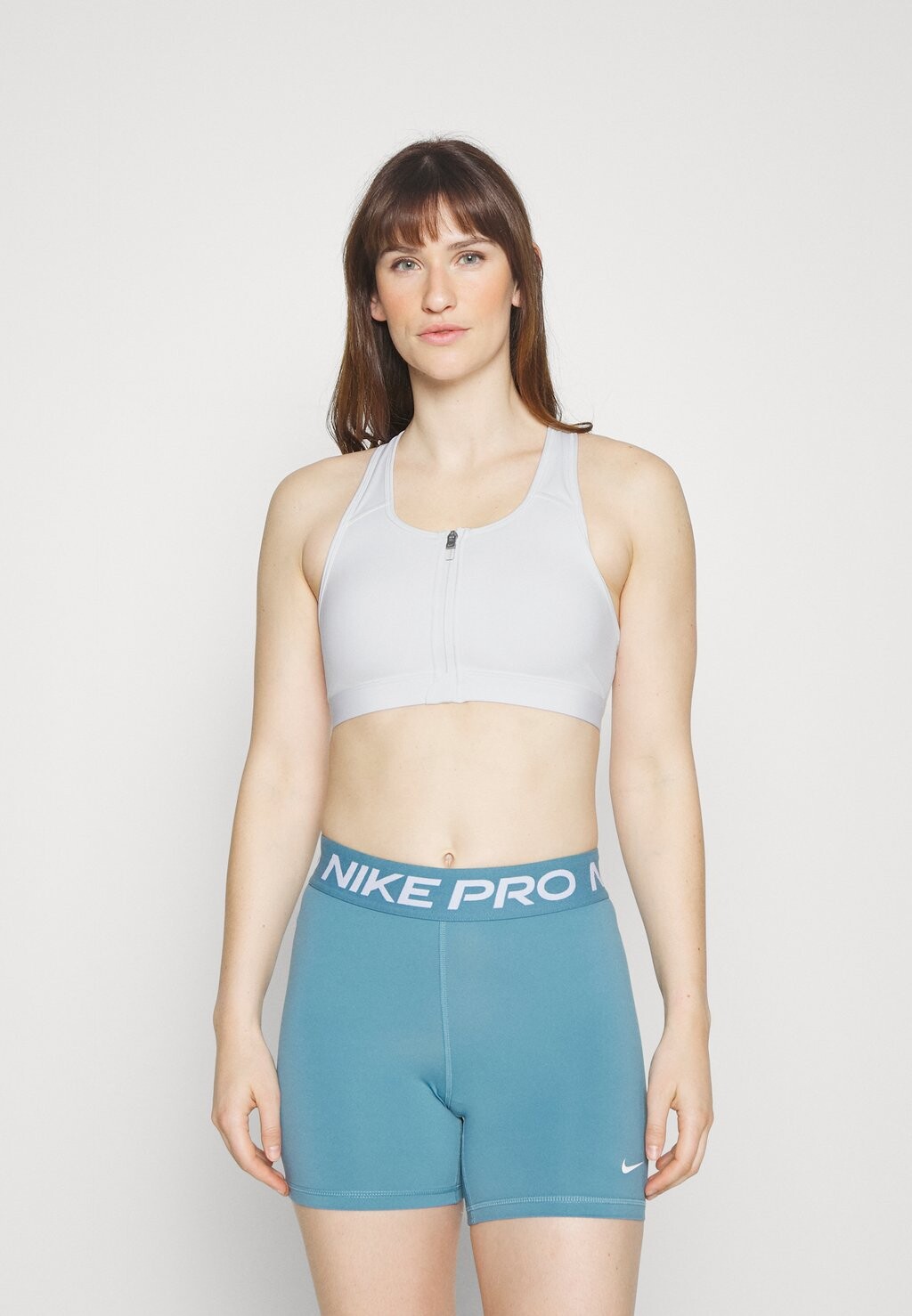 

Спортивный бюстгальтер со средней поддержкой Nike