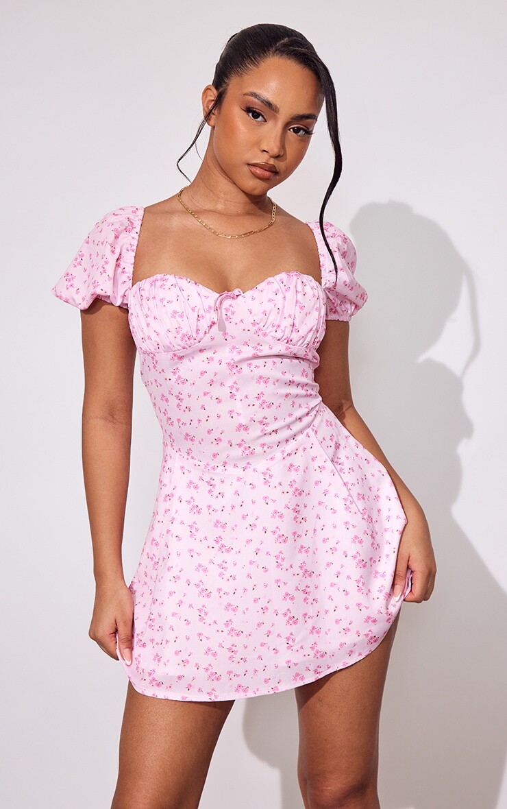 

PrettyLittleThing Миниатюрное розовое мини-платье с короткими рукавами и цветочным принтом Petite, Розовый