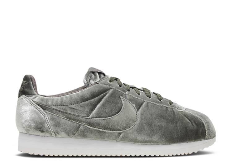 Кроссовки Nike WMNS CLASSIC CORTEZ PREMIUM 'VELVET MEDIUM OLIVE',