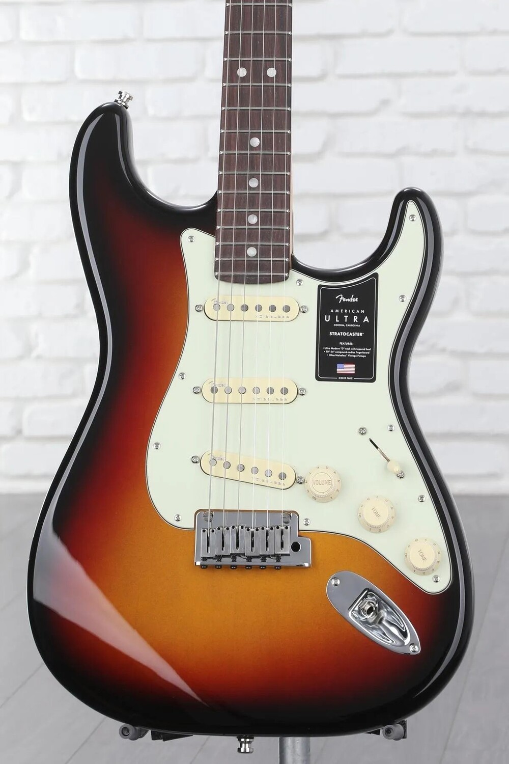 

Fender American Ultra Stratocaster — Ultraburst с накладкой из палисандра