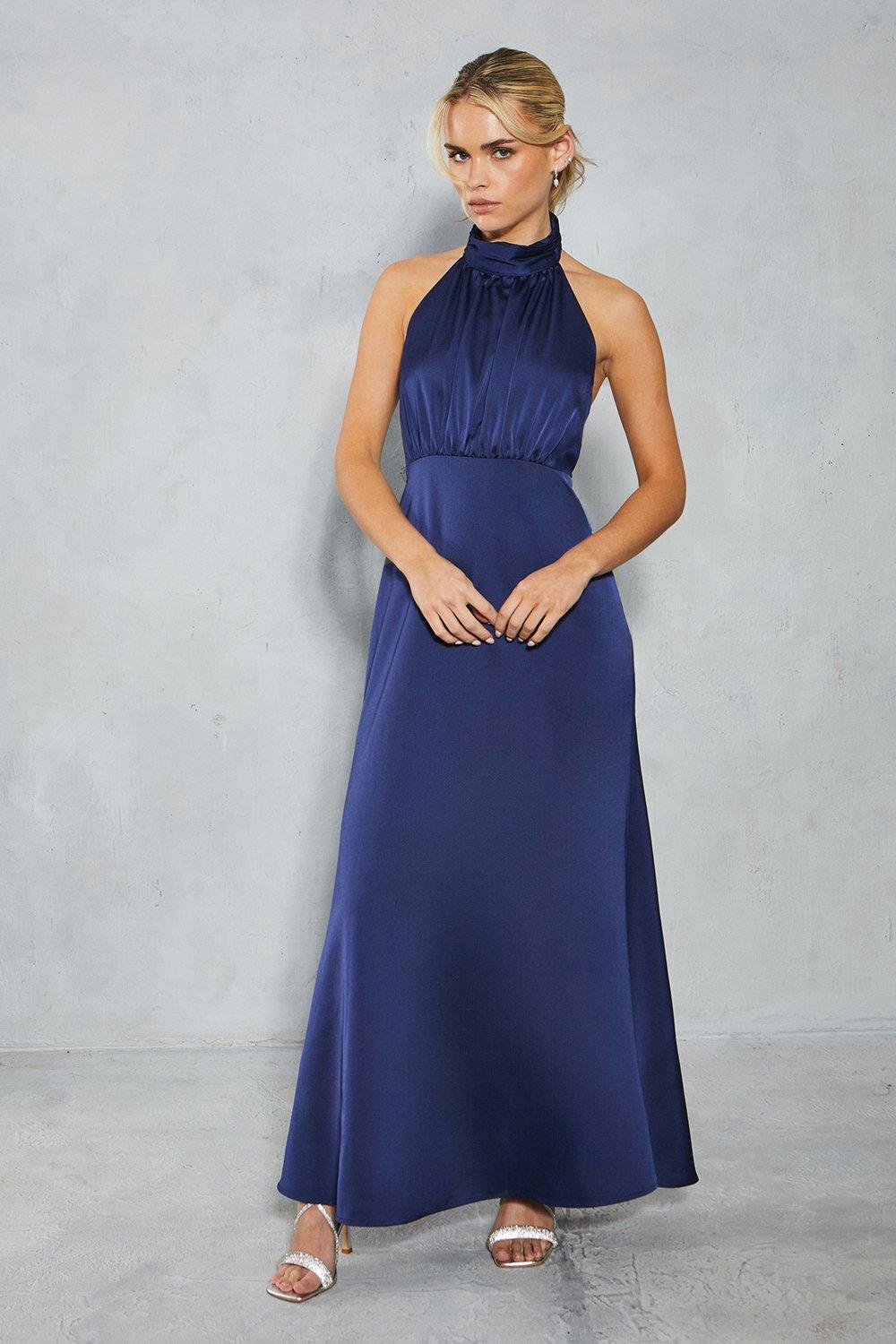 Миниатюрное атласное платье макси с лямкой на шее и косым вырезом для подружек невесты Oasis, темно-синий