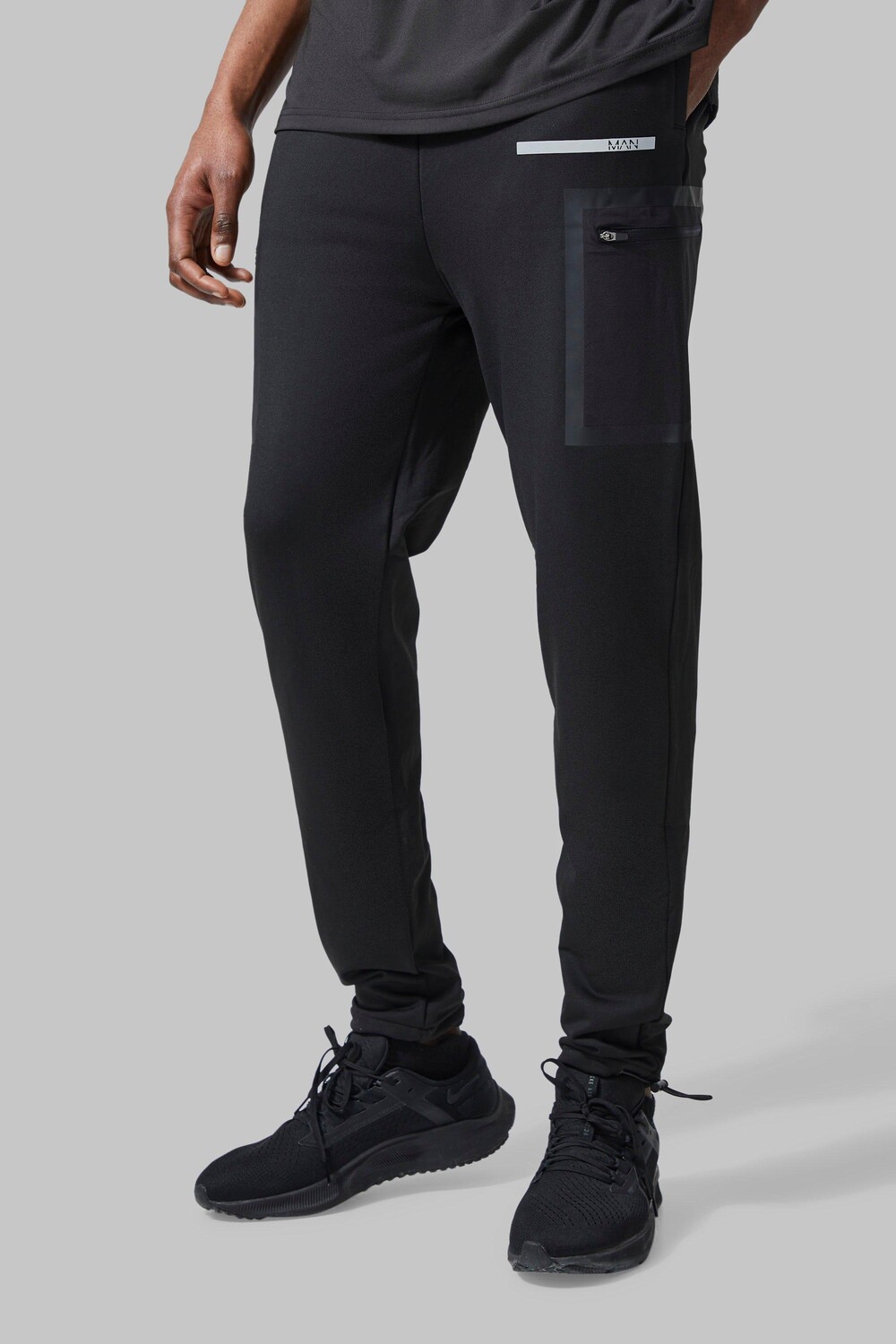

Джоггеры man active performance cargo jogggers Boohoo, черный