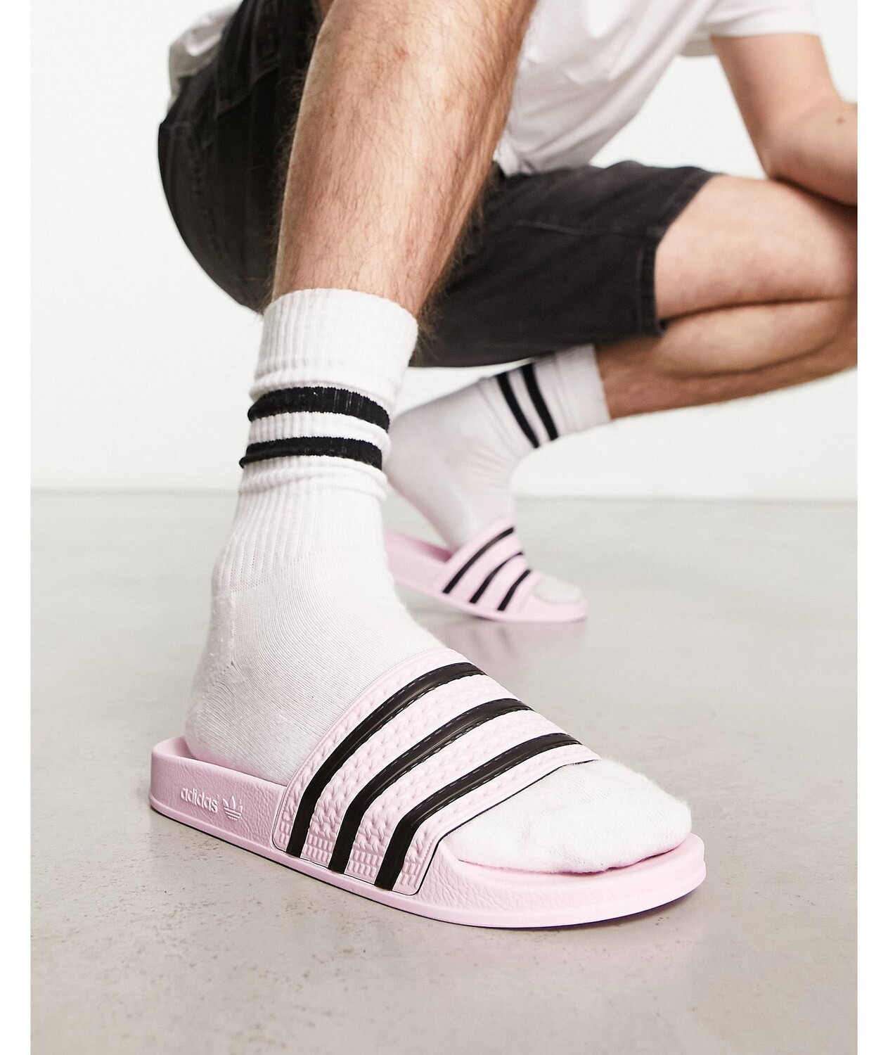 

Светло-розовые шлепанцы adidas Originals Adilette